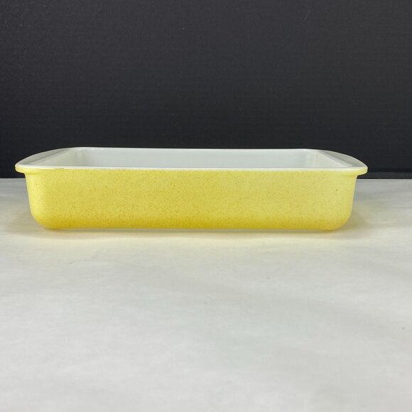 Vintage Pyrex 231 1 1/2 Quart Desert Dawn Yellow Baking Dish - Picture 3 of 11